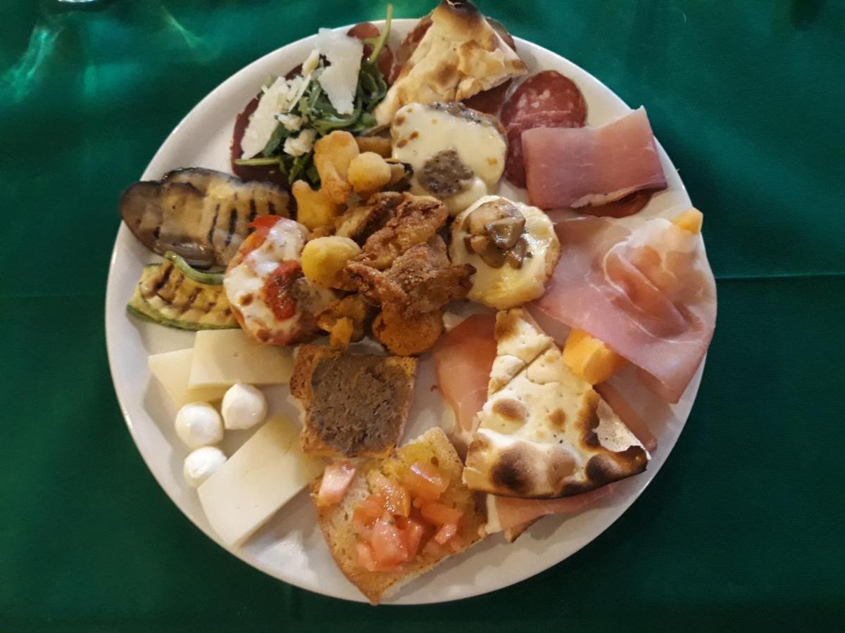 Hotel Ristorante Montenerone Apecchio Екстер'єр фото