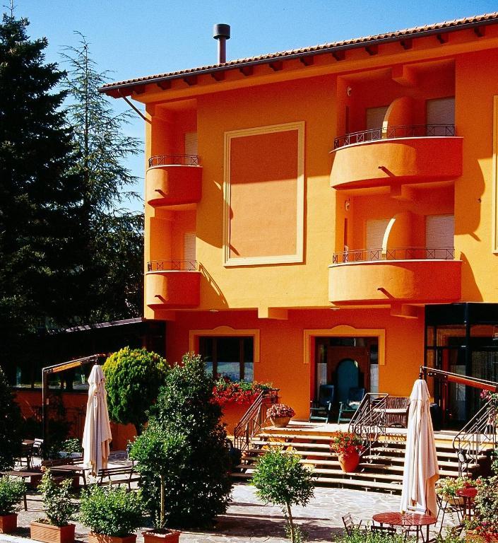 Hotel Ristorante Montenerone Apecchio Екстер'єр фото